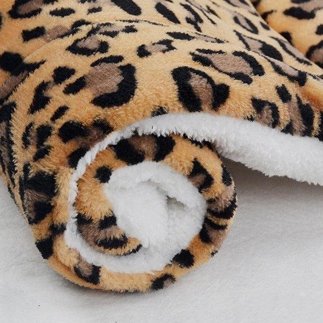 Cozy sleeping mat. fleece blanket. litter box and comfortable mattresses for dogs of all sizes - Image 12